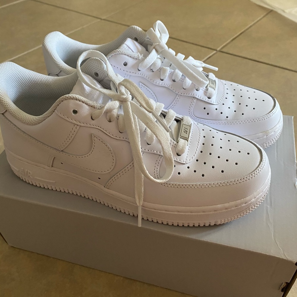 Nike Air Force 1 (2 Available)